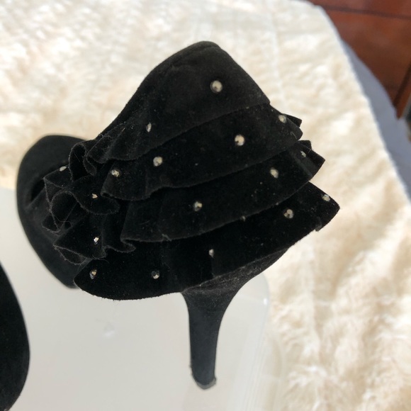 Rouge Helium Black Velvet Heels Size 8 - Picture 3 of 5